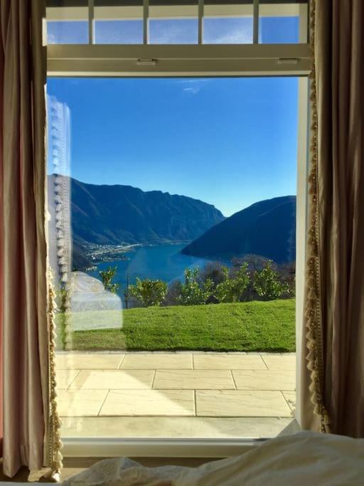 Single Family House With View In Carona Hébergement de vacances