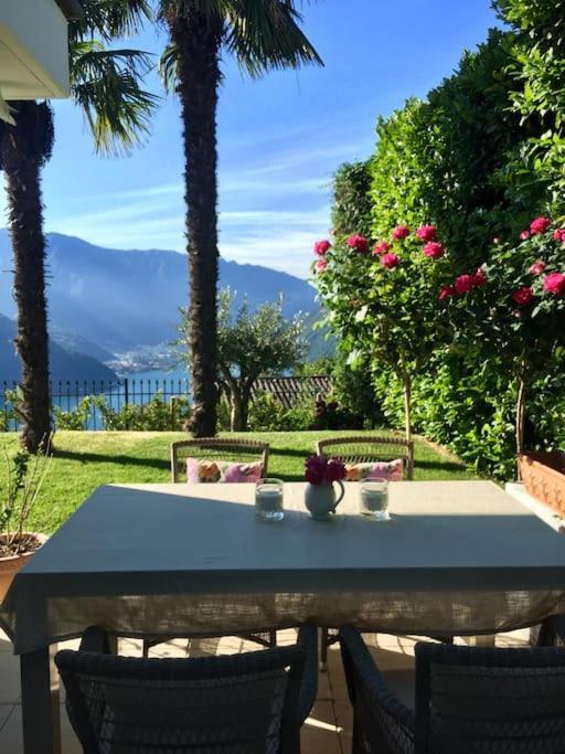 Single Family House With View In Carona Hébergement de vacances