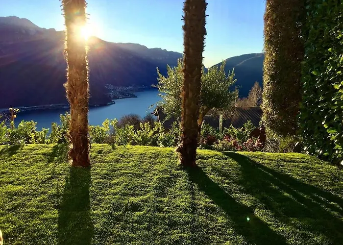 Single Family House With Lake View In Carona